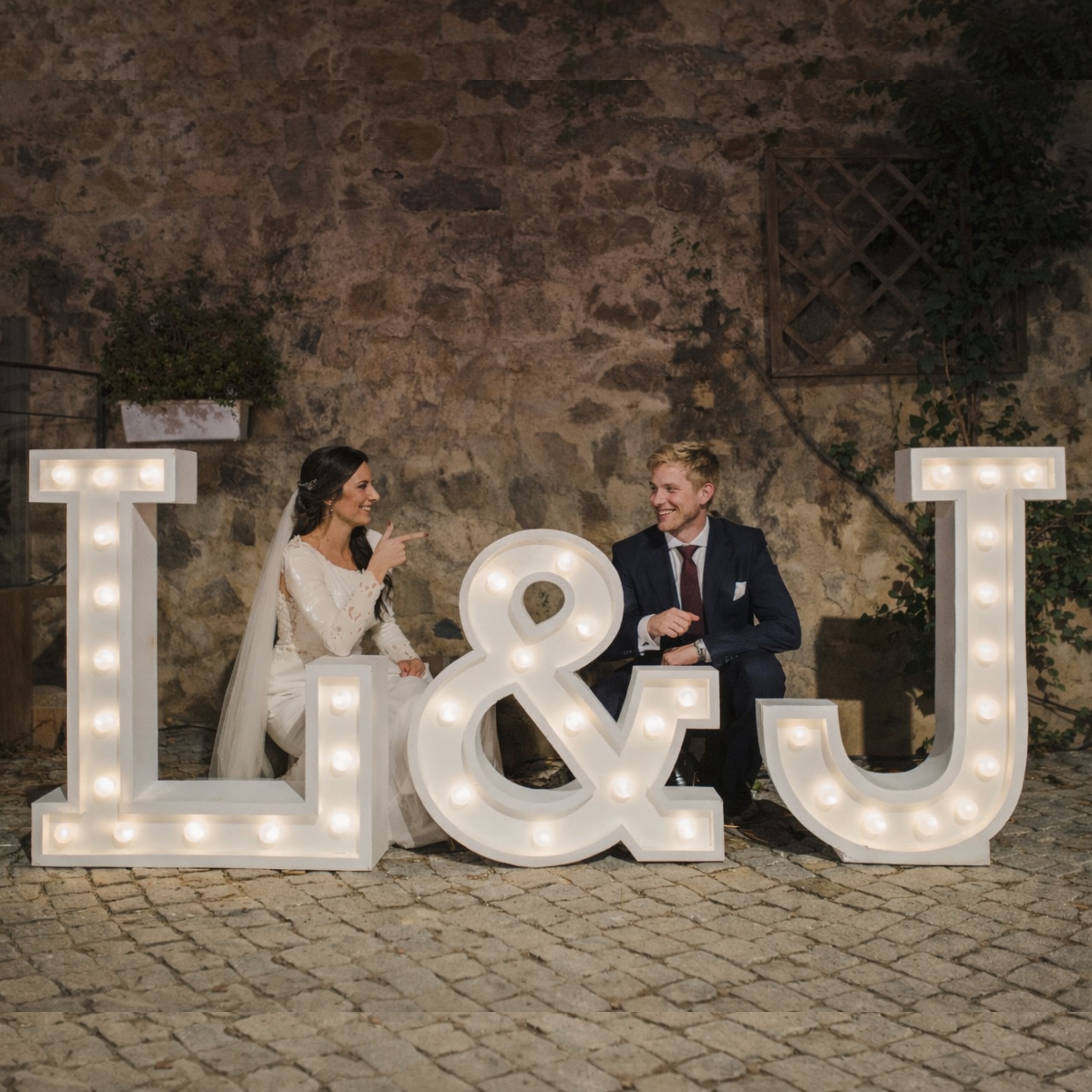Letras Gigantes con Bombillas LED personalizadas para Bodas y eventos (Personalizables) | letras Iniciales para boda XXL 100 cm