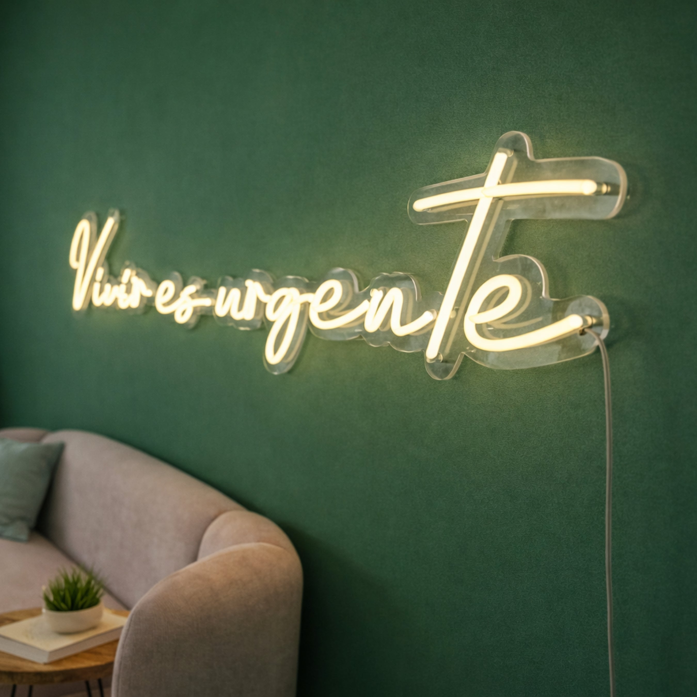 Neón LED “Vivir es urgente” (Edición Script Premium) Decoración premium para hogares y negocios.