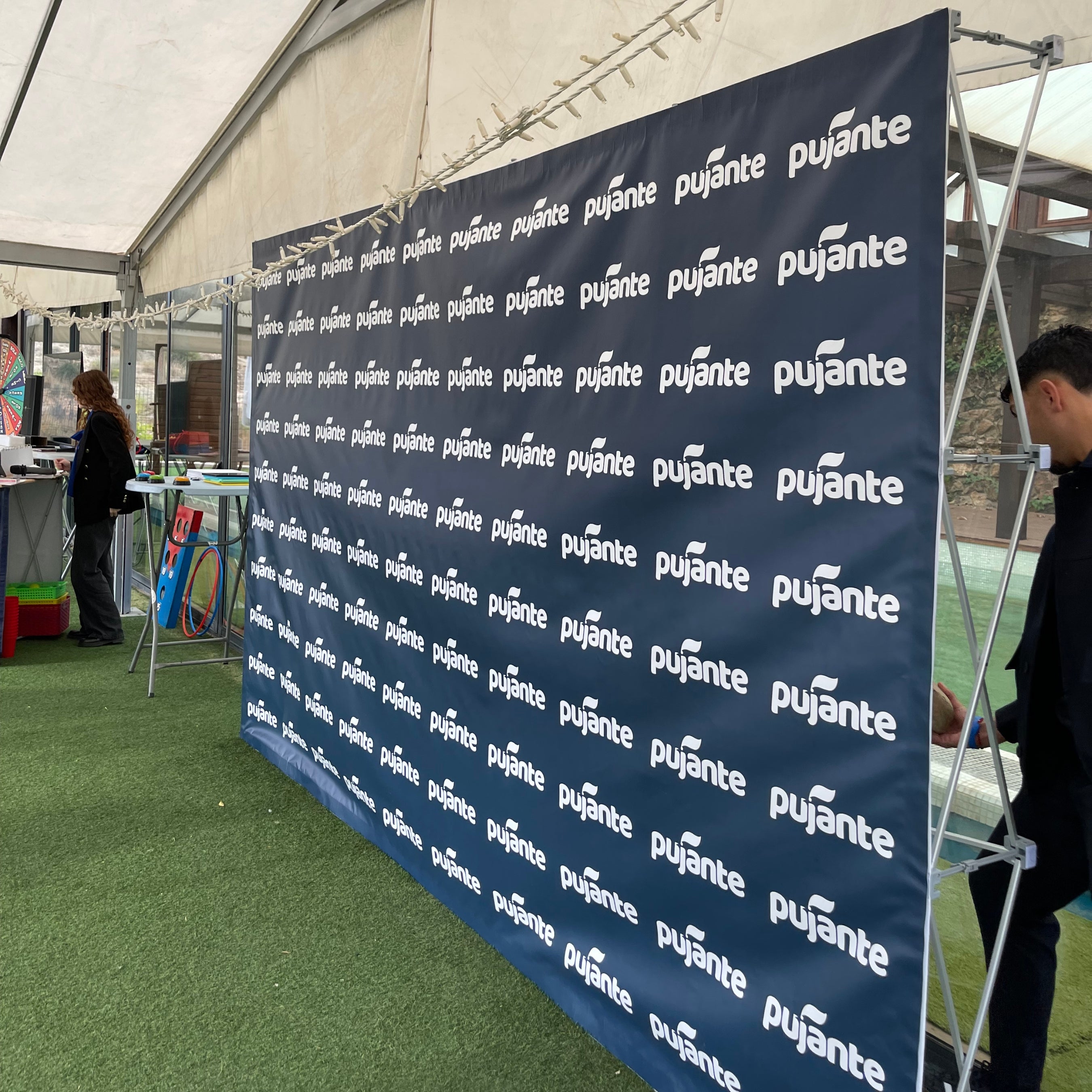 Photocall Profesional Personalizado Estructura plegable para eventos, ferias, presentaciones y congresos.